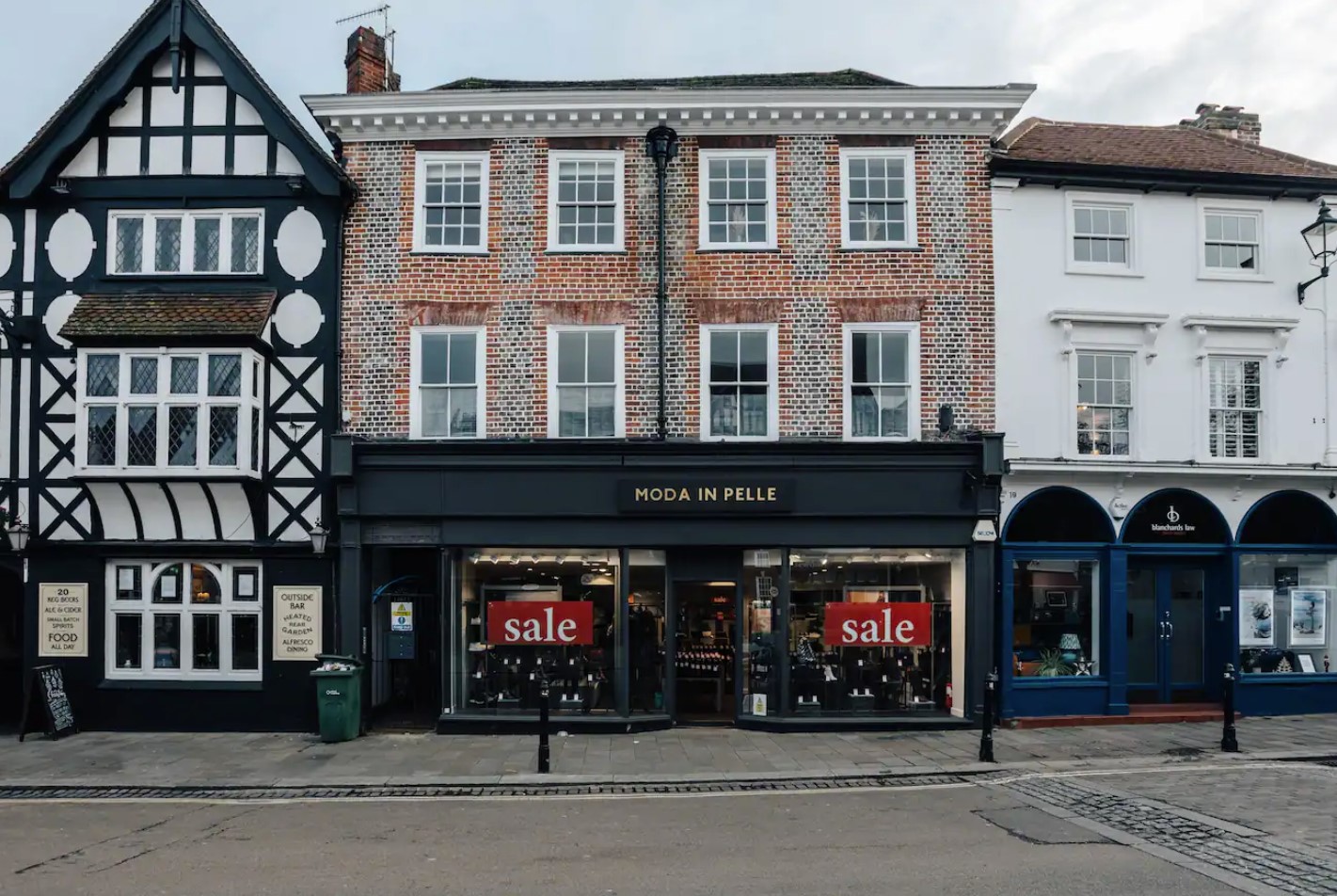 Market Place storefronts in central Henley